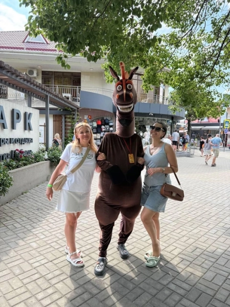 «Когда звучали сирены, большинство сладко дремало на лежаках»: туристка — об отдыхе на Черном море, дороге и заправках