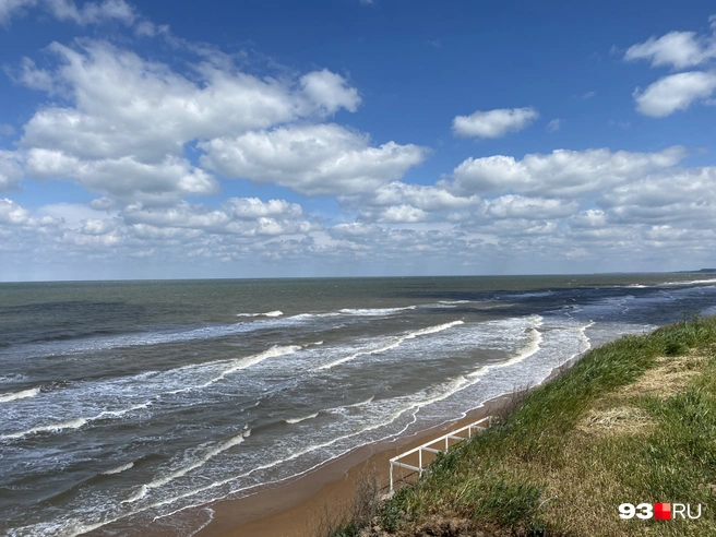 Теплая вода и песок. Топ-5 лучших пляжей Азовского моря, где стоит отдохнуть этим летом